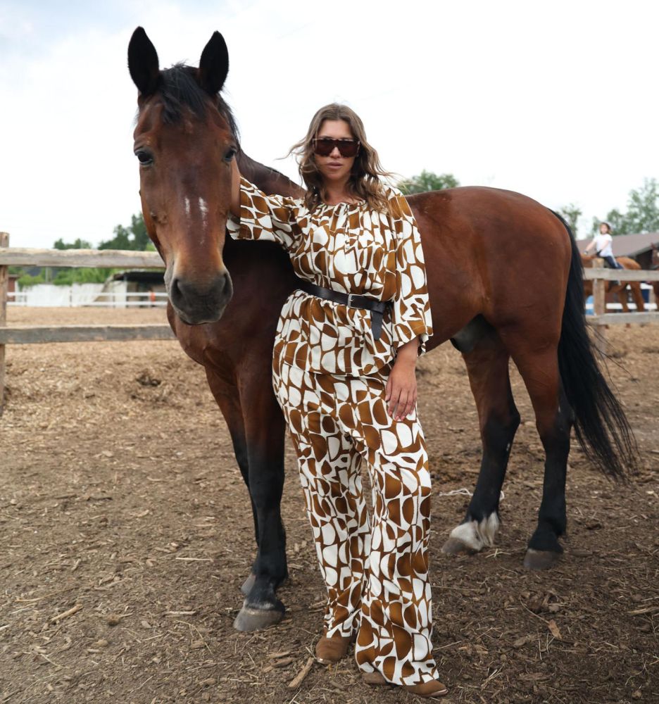 Сила природы, красота внутри и снаружи: конная прогулка с моделью Ириной в костюме IVANKA