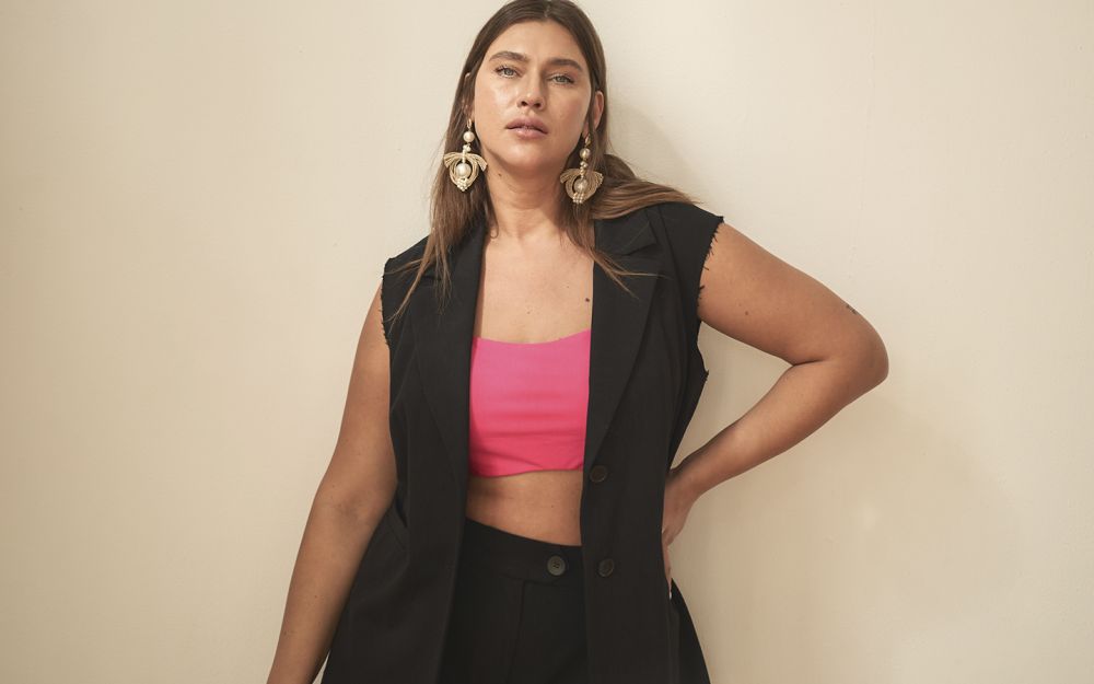 Акция «При покупке костюма любая футболка или топ за полцены»: стильные комплекты по выгодной цене!