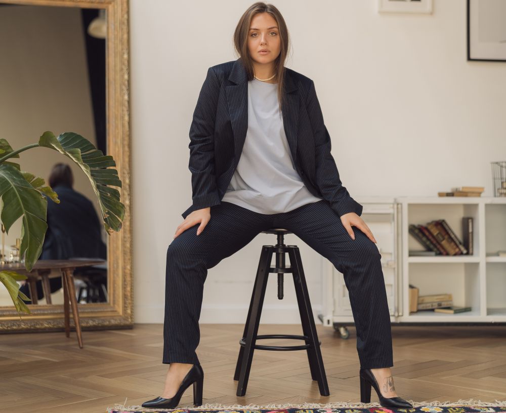 Подарок к брючному костюму